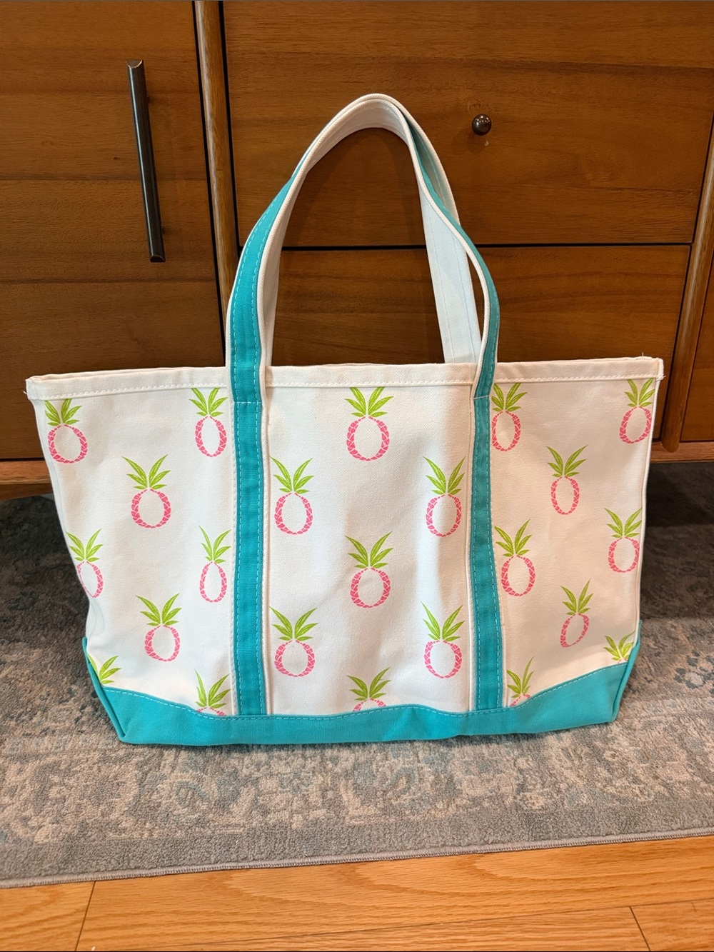 Dudley Stephens x Crab & Creek Pineapple Tote bag - Gorgeous!